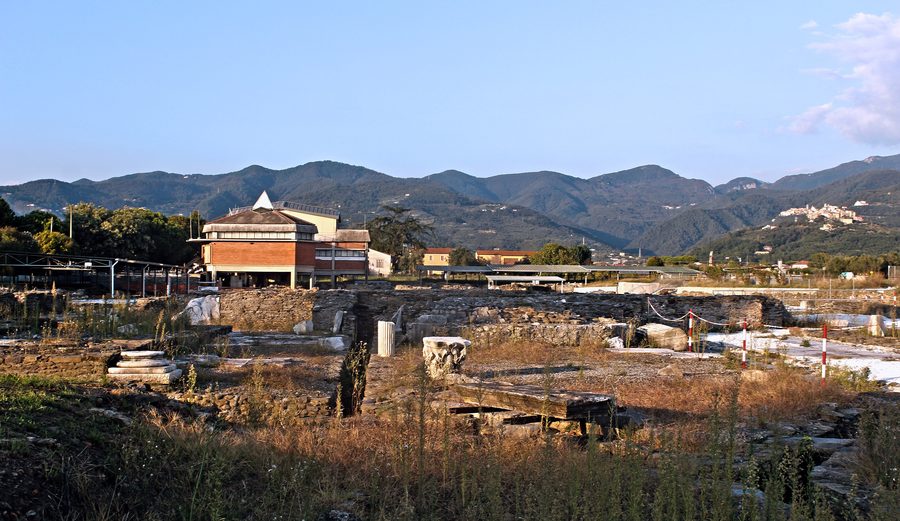 Archäologisches Areal und Museum der antiken Stadt Luna