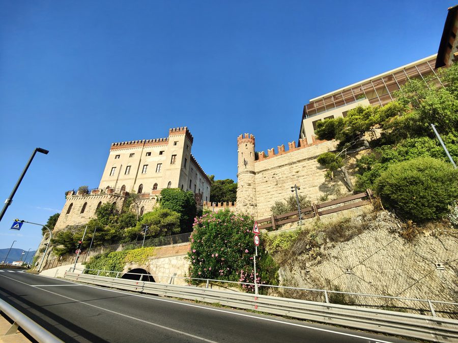Castello Borelli над Боргетто-Санто-Спирито