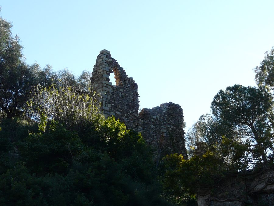 Руины Castello di Andora в Лигурии