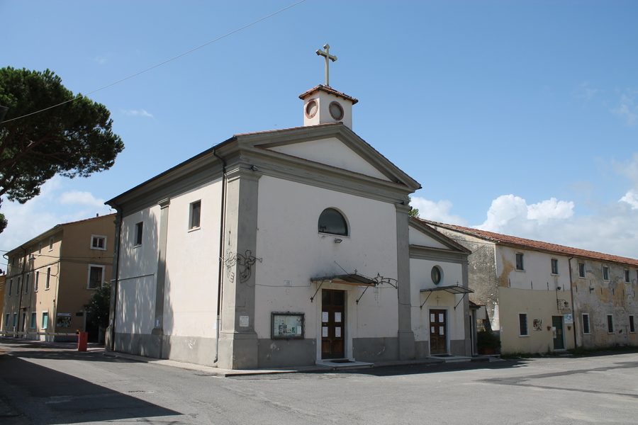 Прибрежная зона Marinella di Sarzana в Италии