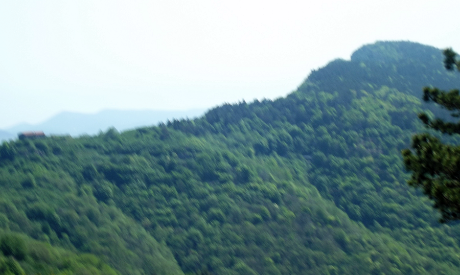 Blick vom Colle del Melogno auf den Bric Gettina in den Ligurischen Voralpen
