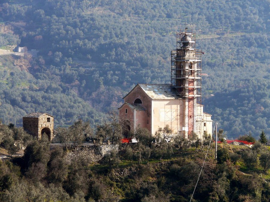 Santuario di Nostra Signora delle Vigne в Каравонике, Лигурия