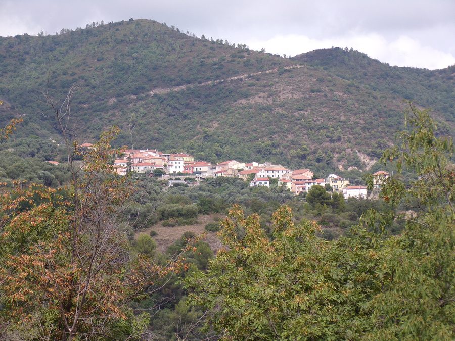 Blick auf Menosio in der Gemeinde Arnasco, Ligurien