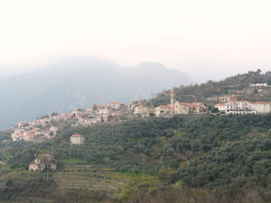 Panorama von Bardino Nuovo in der Gemeinde Tovo San Giacomo, Ligurien