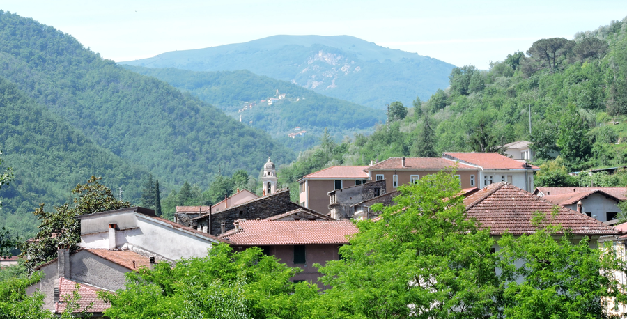 Панорама Borghetto d'Arroscia в Лигурии