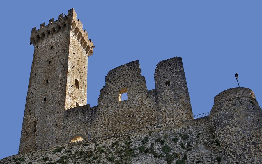 Castello di Castelnuovo Magra, ein historisches Schloss in der Provinz La Spezia