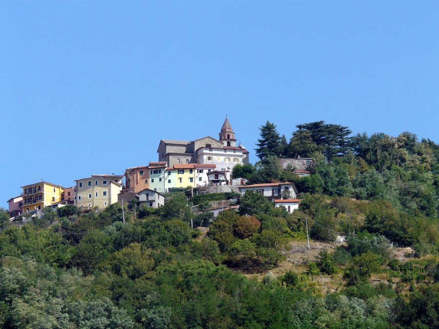 Панорама Суверо в коммуне Rocchetta di Vara