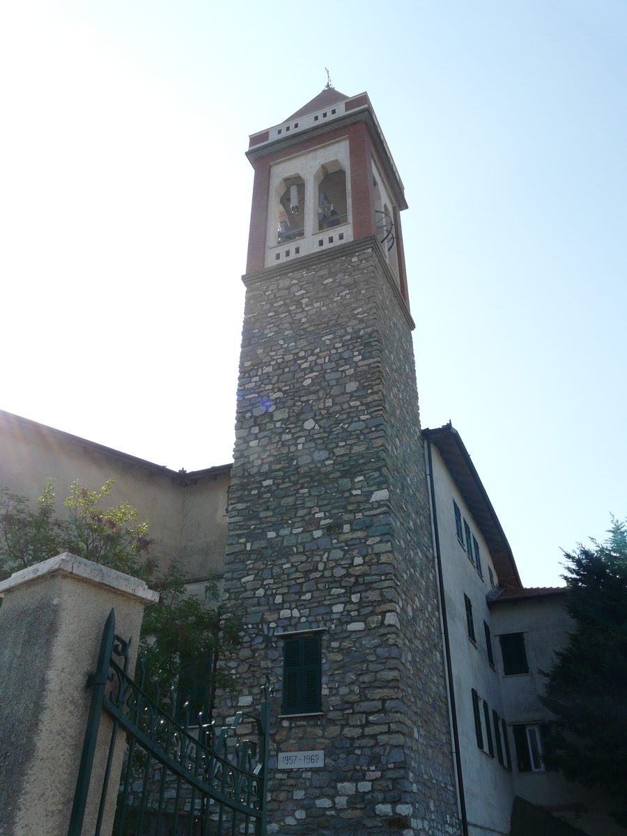 Mittelalterlicher Glockenturm der ehemaligen Kirche San Bartolomeo in Gorra