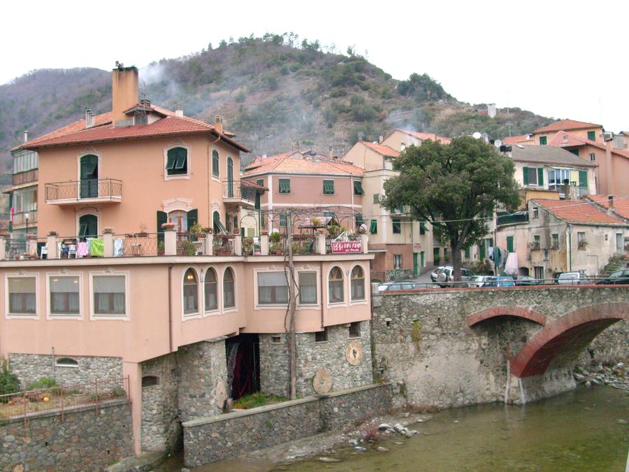 Panorama von Ellera in Albisola Superiore im ligurischen Hinterland