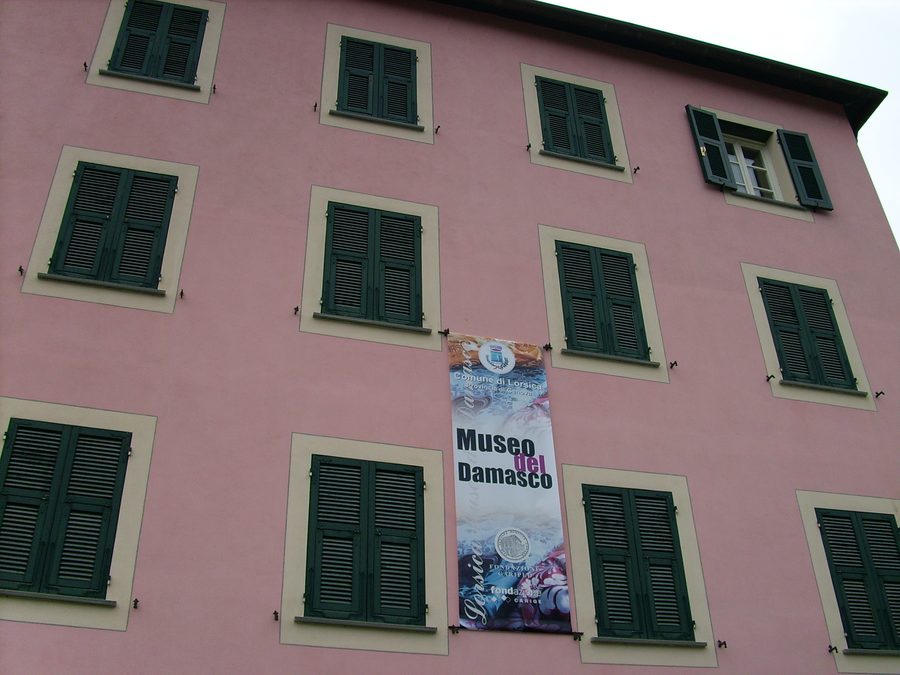 Здание Museo del Damasco в Лорсике