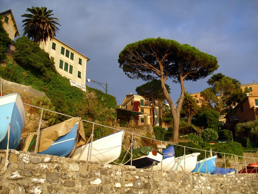 Пляж и побережье Рекко в Golfo Paradiso