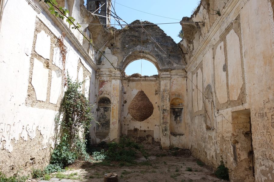 Историческая каменная улочка в Буссана Веккья под Санремо