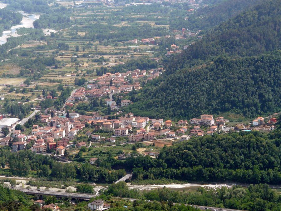 Панорама Пьяна Баттолла в Фолло, Лигурия