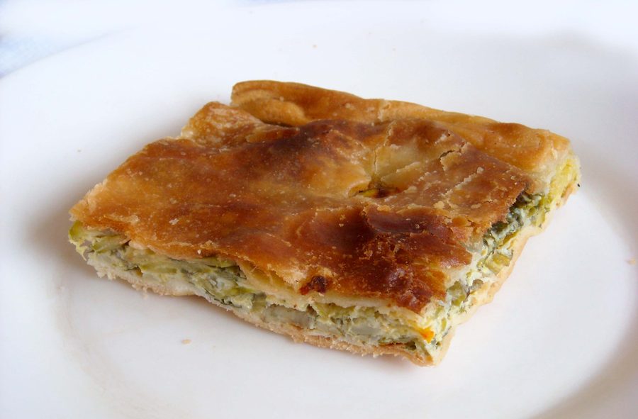 Torta verde на рынке в Вентимилье в провинции Империя